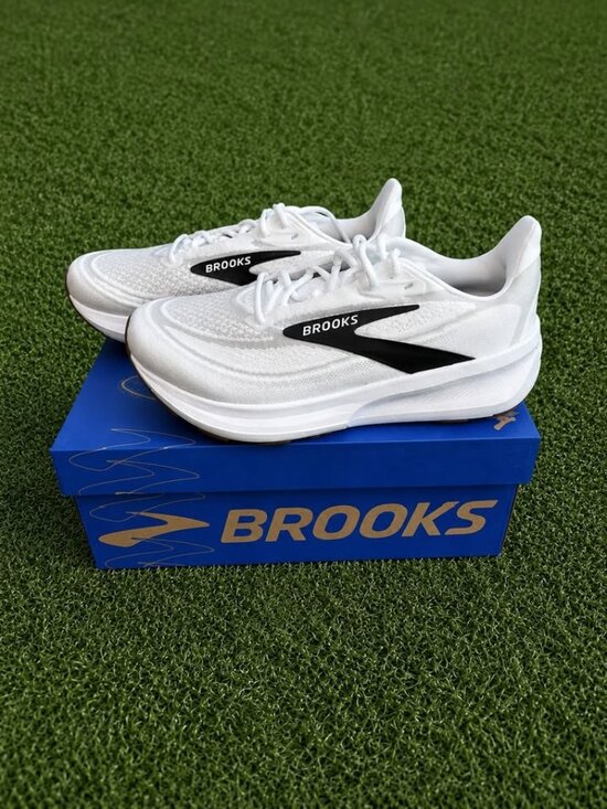 Brooks Other - NEW IN BOX! BROOKS REVEL 9 - MENS 9 / WOMENS 10.5